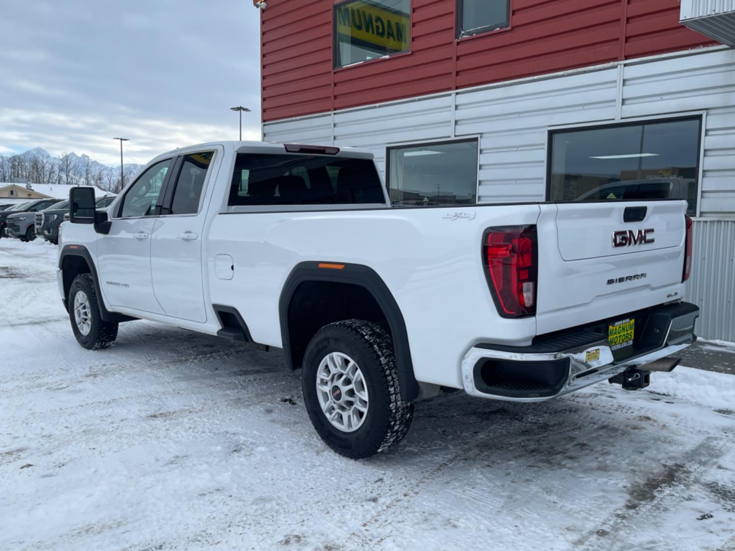 2022 White /charcoal cloth GMC Sierra 2500HD SLE (1GT59ME79NF) with an 6.6 Liter engine, 6 speed automatic transmission, located at 1960 Industrial Drive, Wasilla, 99654, (907) 274-2277, 61.573475, -149.400146 - Photo#3